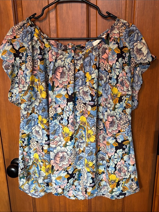 LC Lauren Conrad Tops - LC Lauren Conrad Cap Sleeve Blue Floral Scoop Neck Blouse size XXL Multicolor